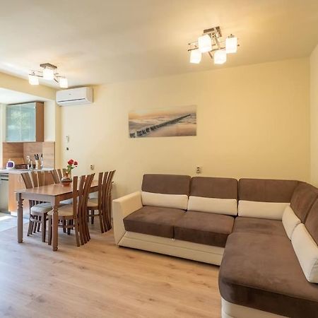 סופיה Top Location, Brand New 3 Bdrm Apt & Free Parking מראה חיצוני תמונה