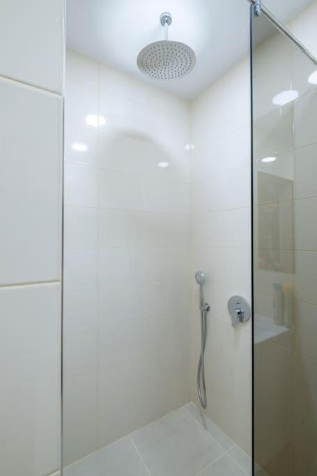 סופיה Top Location, Brand New 3 Bdrm Apt & Free Parking מראה חיצוני תמונה