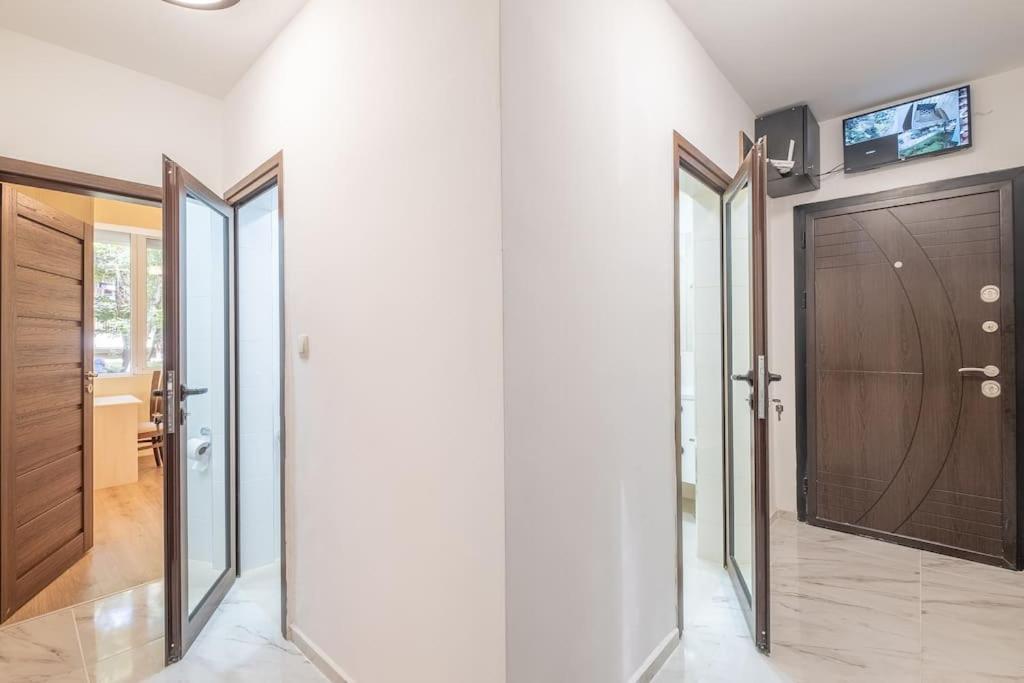 סופיה Top Location, Brand New 3 Bdrm Apt & Free Parking מראה חיצוני תמונה