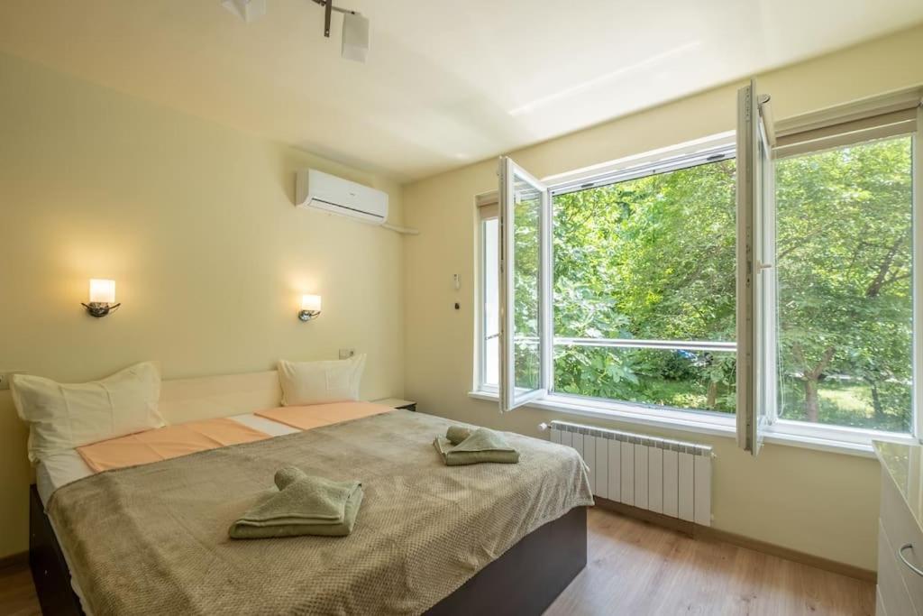 סופיה Top Location, Brand New 3 Bdrm Apt & Free Parking מראה חיצוני תמונה