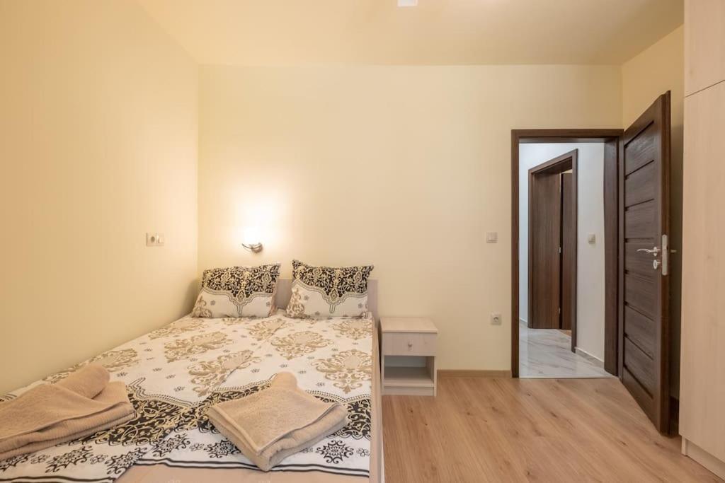 סופיה Top Location, Brand New 3 Bdrm Apt & Free Parking מראה חיצוני תמונה
