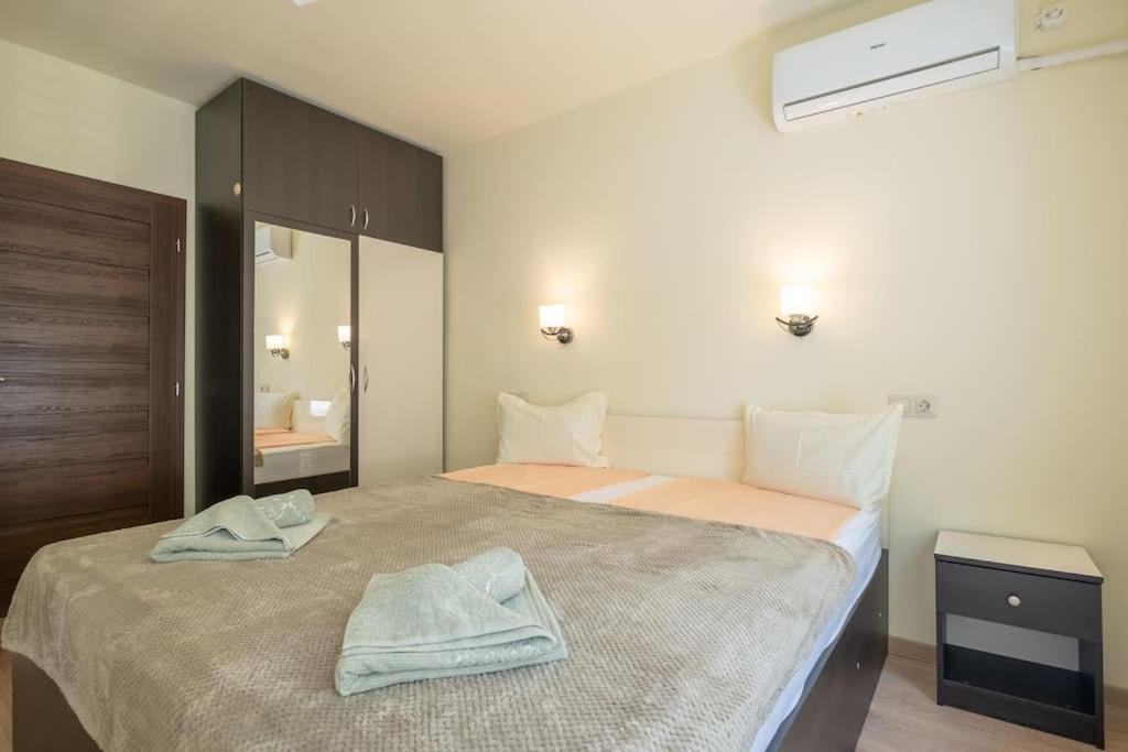 סופיה Top Location, Brand New 3 Bdrm Apt & Free Parking מראה חיצוני תמונה