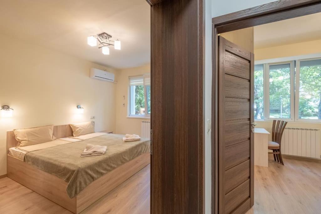 סופיה Top Location, Brand New 3 Bdrm Apt & Free Parking מראה חיצוני תמונה