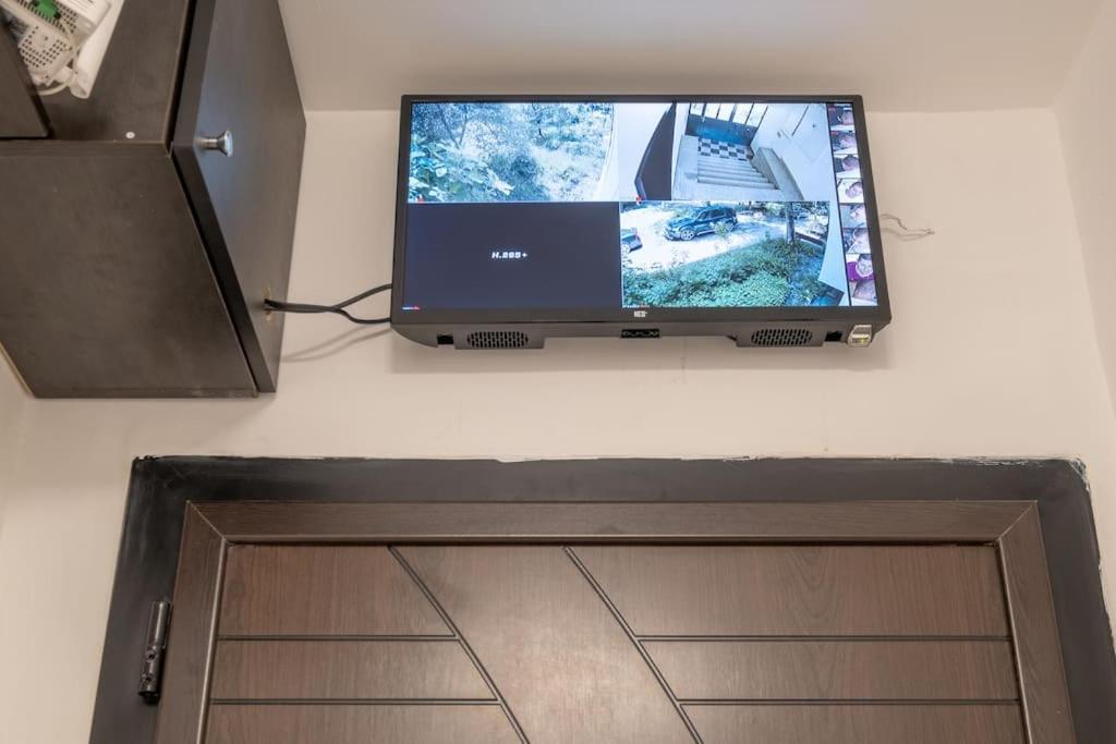 סופיה Top Location, Brand New 3 Bdrm Apt & Free Parking מראה חיצוני תמונה