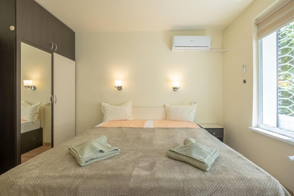 סופיה Top Location, Brand New 3 Bdrm Apt & Free Parking מראה חיצוני תמונה