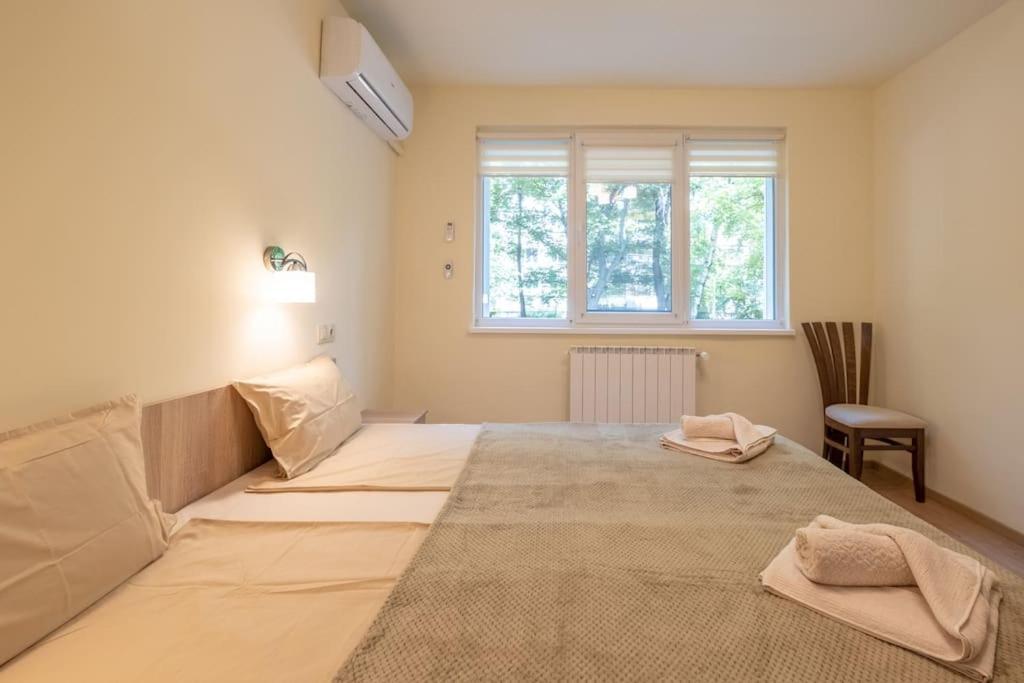 סופיה Top Location, Brand New 3 Bdrm Apt & Free Parking מראה חיצוני תמונה