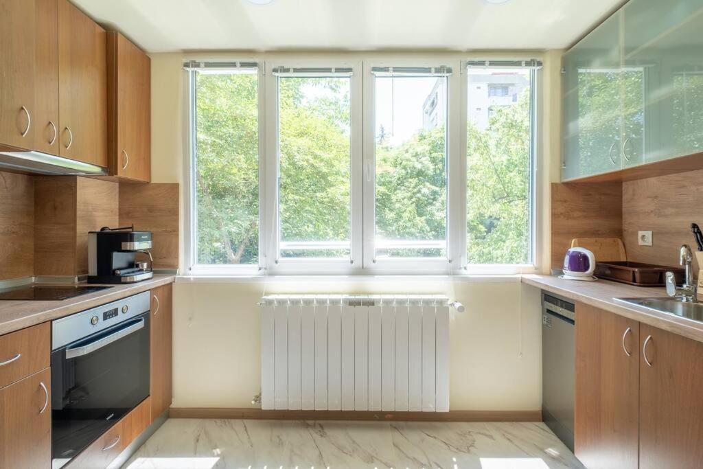 סופיה Top Location, Brand New 3 Bdrm Apt & Free Parking מראה חיצוני תמונה